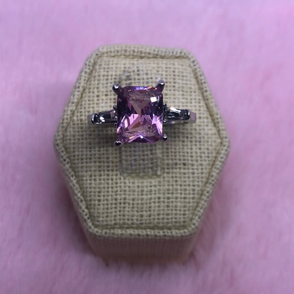 Jewelry - Square Pink Diamond Silver Ring 💍 Costume Jewelry